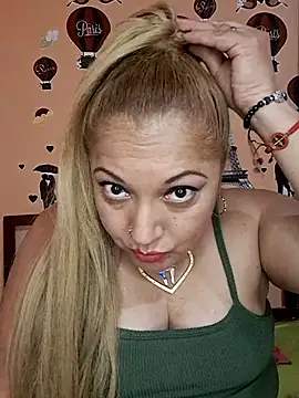 Snapshot of salma_1998 chatting on 9, 3, 2026 salma 1998 online show from 9, 3, 2026