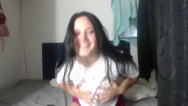 Mia latinhot online show from 10, 3, 2026