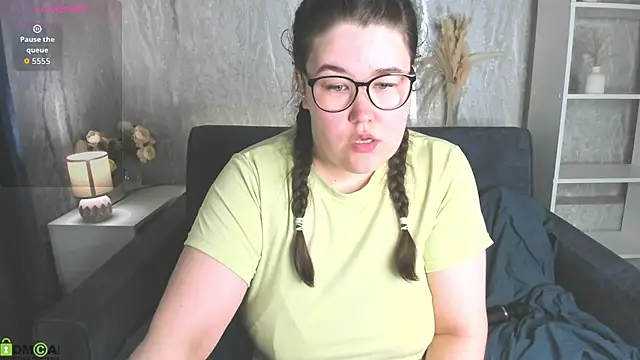 Miss Triss online show from 4, 8, 2026