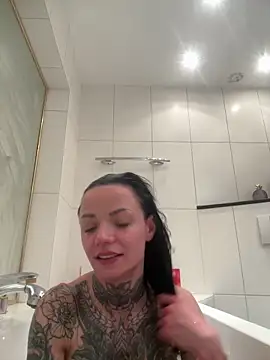 SkinnyLilly online show from 1, 5, 2026