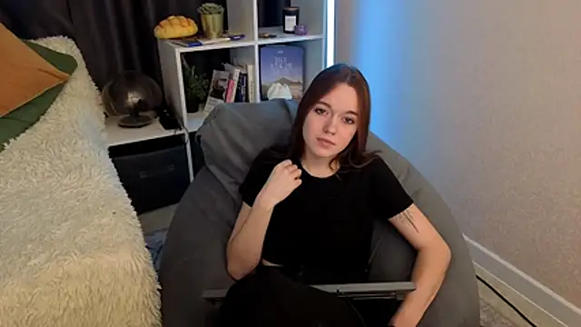 SunyLily online show from 28, 3, 2026