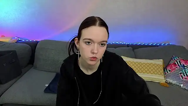 SunyLily online show from 8, 5, 2026