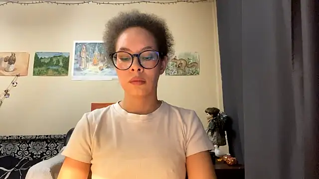 Snapshot of Selena_blom chatting on 4, 3, 2026 Selena blom online show from 4, 3, 2026