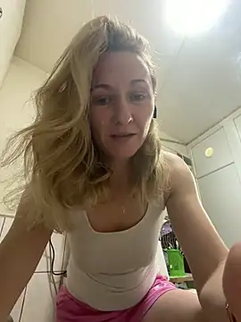Snapshot of Secret_Ladyx chatting on 10, 5, 2026 Secret Ladyx online show from 10, 5, 2026