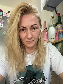 Snapshot of Secret_Ladyx chatting on 9, 8, 2026 Secret Ladyx online show from 9, 8, 2026