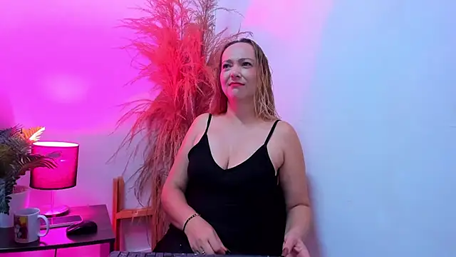 KahiaSmith online show from 9, 7, 2026