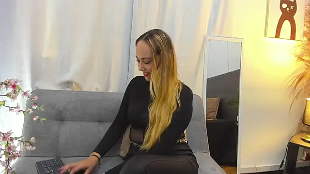 KahiaSmith online show from 22, 7, 2026