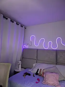 Abrilll2 online show from 10, 3, 2026