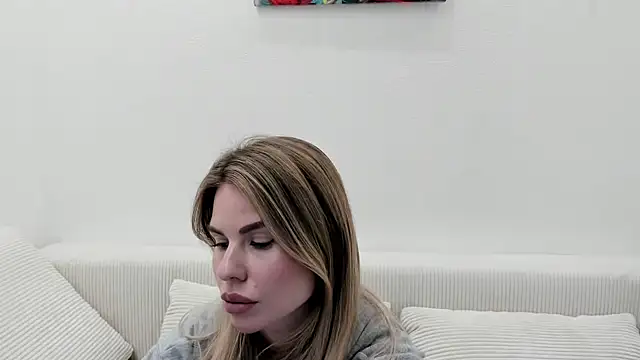 Snapshot of MollyCem chatting on 12, 3, 2026 MollyCem online show from 12, 3, 2026