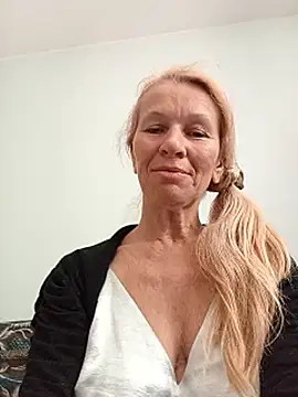 ViktoriaSexi1 online show from 4, 5, 2026