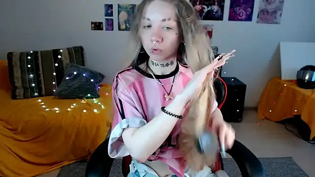 Nica Kawaii online show from 8, 6, 2026