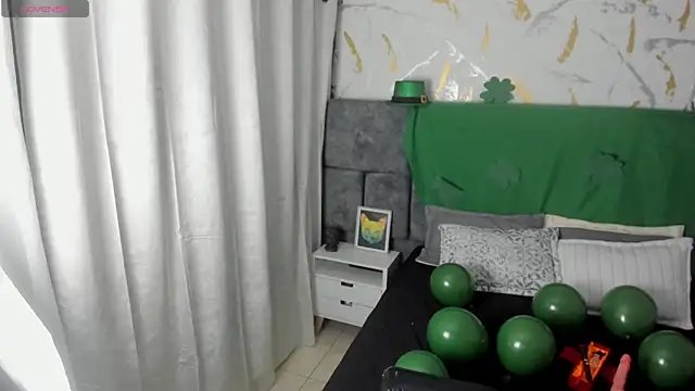 Laura Velle online show from 18, 3, 2026