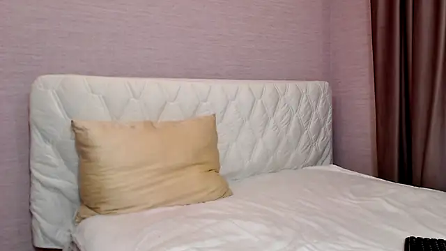 PrettyTayaOne online show from 10, 6, 2026
