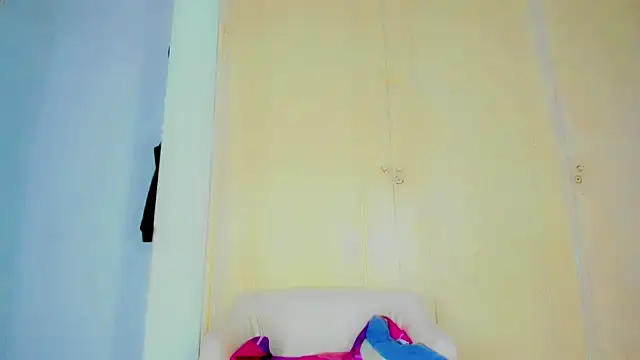laaura dolll online show from 8, 5, 2026
