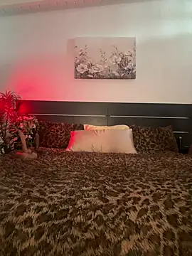 NikkiRylie online show from 7, 8, 2026