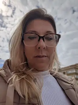 Snapshot of ManuelaX chatting on 7, 3, 2026 ManuelaX online show from 7, 3, 2026