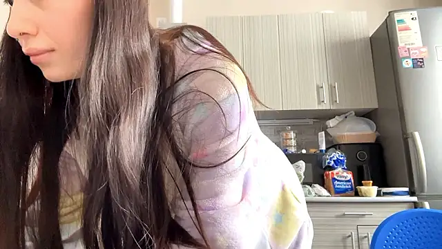 Snapshot of LaraDraggoo chatting on 7, 3, 2026 LaraDraggoo online show from 7, 3, 2026