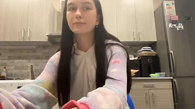 Snapshot of LaraDraggoo chatting on 13, 3, 2026 LaraDraggoo online show from 13, 3, 2026