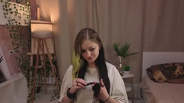 KarriePinilla online show from 13, 3, 2026