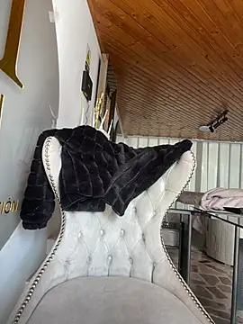 Cloe pink1 online show from 13, 3, 2026