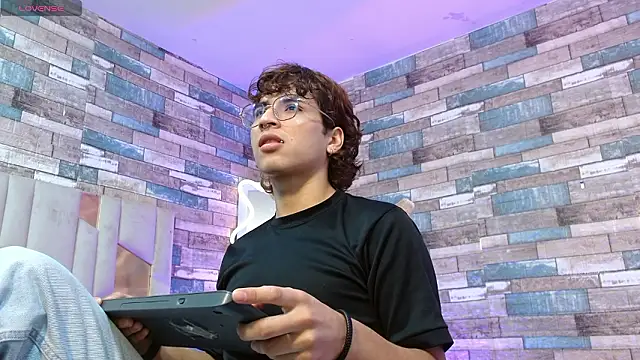 JUSTIN TAY1 online show from 21, 3, 2026