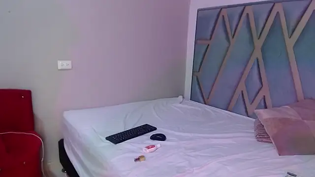 EBONY LOVEE  online show from 15, 3, 2026