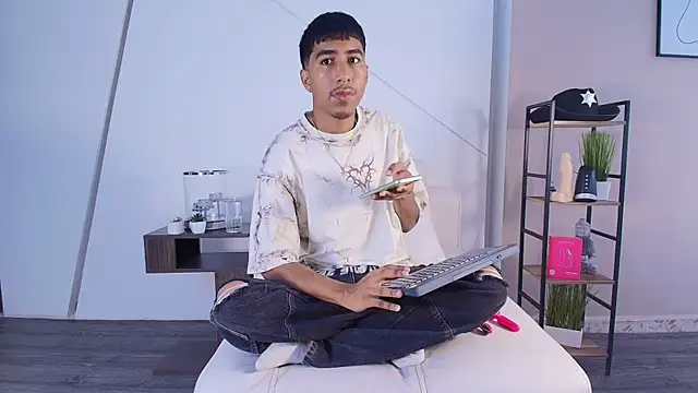 Ender h0tt online show from 1, 8, 2026