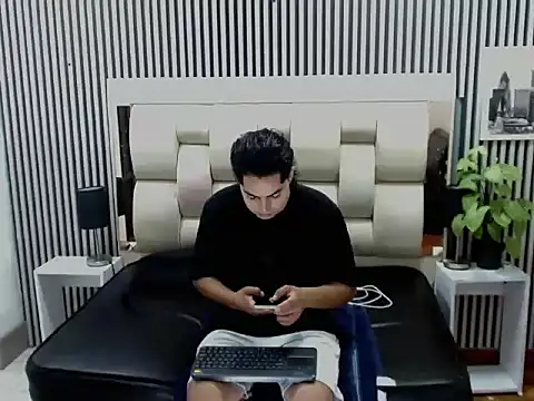 Alex Wolft online show from 4, 5, 2026