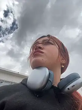 Kari leonXXX online show from 11, 3, 2026