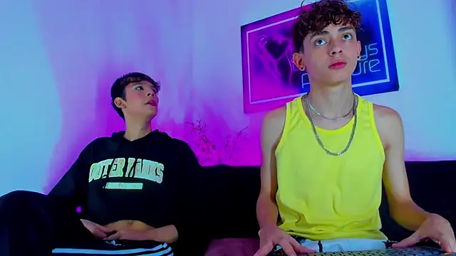 Snapshot of Desire_Boys1 chatting on 10, 3, 2026 Desire Boys1 online show from 10, 3, 2026