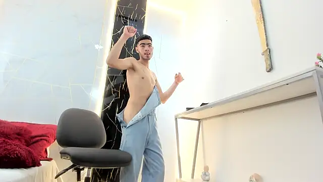 Snapshot of Valentin_Lux chatting on 11, 3, 2026 Valentin Lux online show from 11, 3, 2026