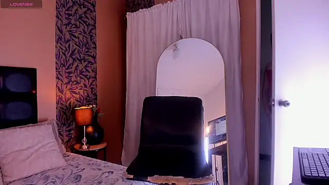 Snapshot of july_quinzel chatting on 28, 6, 2026 july quinzel online show from 28, 6, 2026