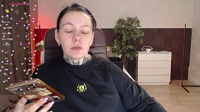 Qwerty Anna Lbo online show from 13, 3, 2026