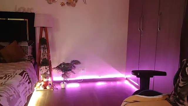NaughtyUrus online show from 17, 7, 2026