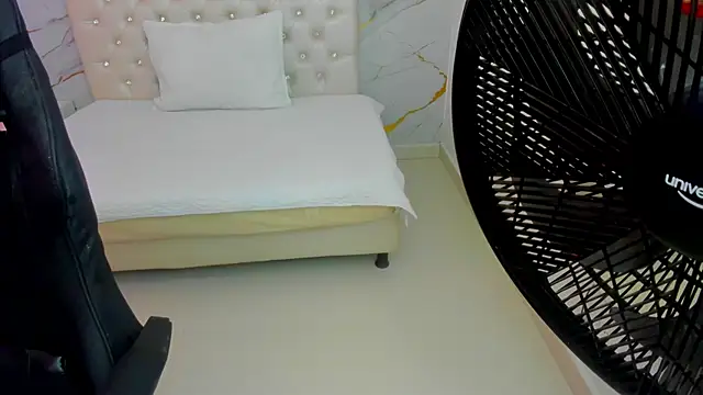 Sofia echeverri online show from 18, 4, 2026