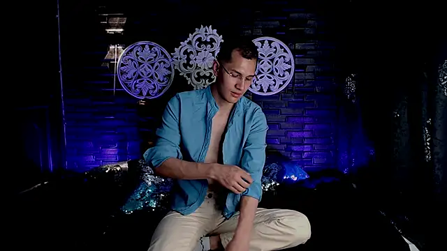 Snapshot of MilanDavid1 chatting on 19, 3, 2026 MilanDavid1 online show from 19, 3, 2026