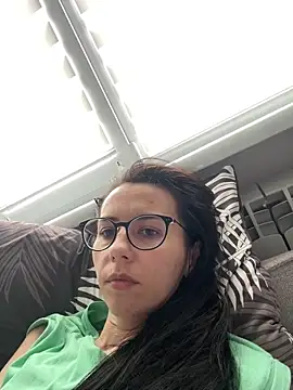 Oliviyaa kiss  online show from 20, 3, 2026