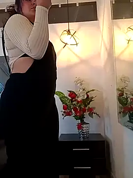 Liily Foxxy online show from 6, 8, 2026