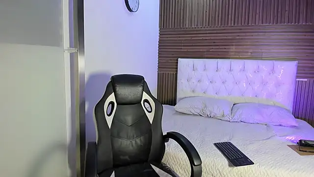 SophieWolf  online show from 22, 3, 2026