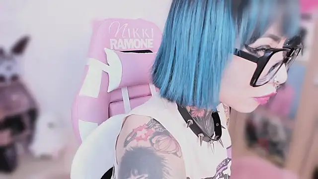 Snapshot of shes_creepy chatting on 25, 3, 2026 shes creepy online show from 25, 3, 2026