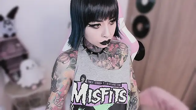 shes creepy online show from 7, 5, 2026