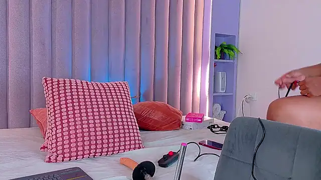 Meganlove   online show from 8, 7, 2026