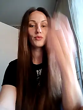 LunaCrystall online show from 5, 4, 2026