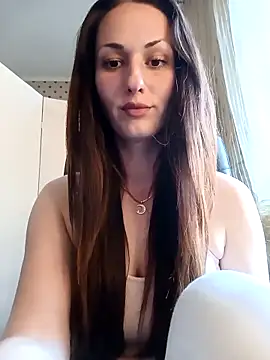 LunaCrystall online show from 7, 5, 2026