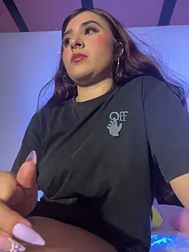 Snapshot of Nahomy-Benett chatting on 13, 3, 2026 Nahomy-Benett online show from 13, 3, 2026