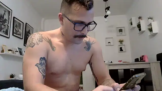 Snapshot of yanick931 chatting on 8, 5, 2026 yanick931 online show from 8, 5, 2026