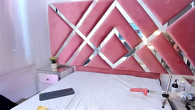 Zoe Evaanss  online show from 21, 3, 2026