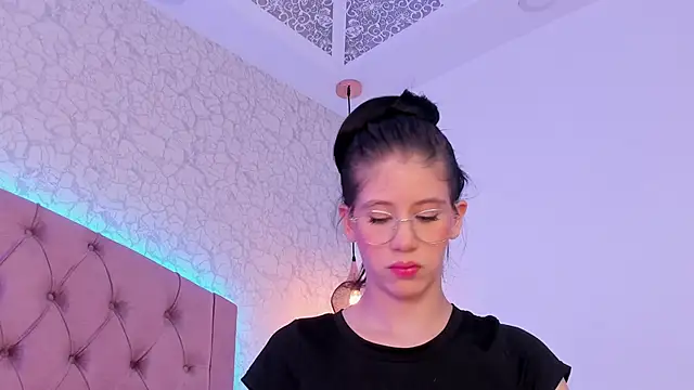 saraa joness  online show from 1, 6, 2026