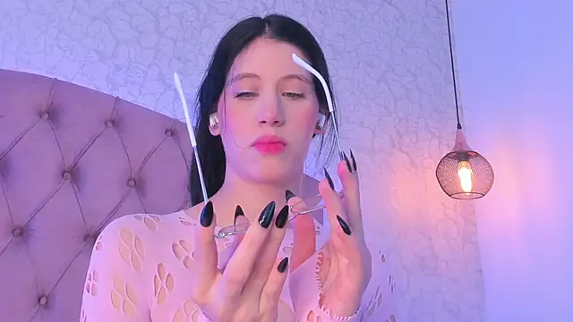 saraa joness  online show from 5, 6, 2026