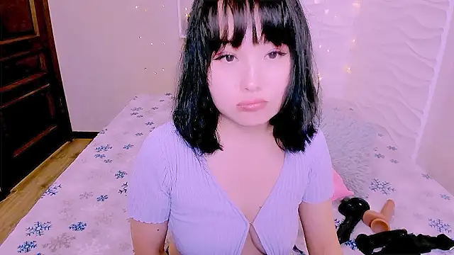 Akiko Yun online show from 14, 1, 2026